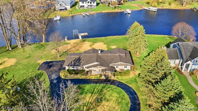 3860 E Commerce Road, Commerce Twp, MI 48382