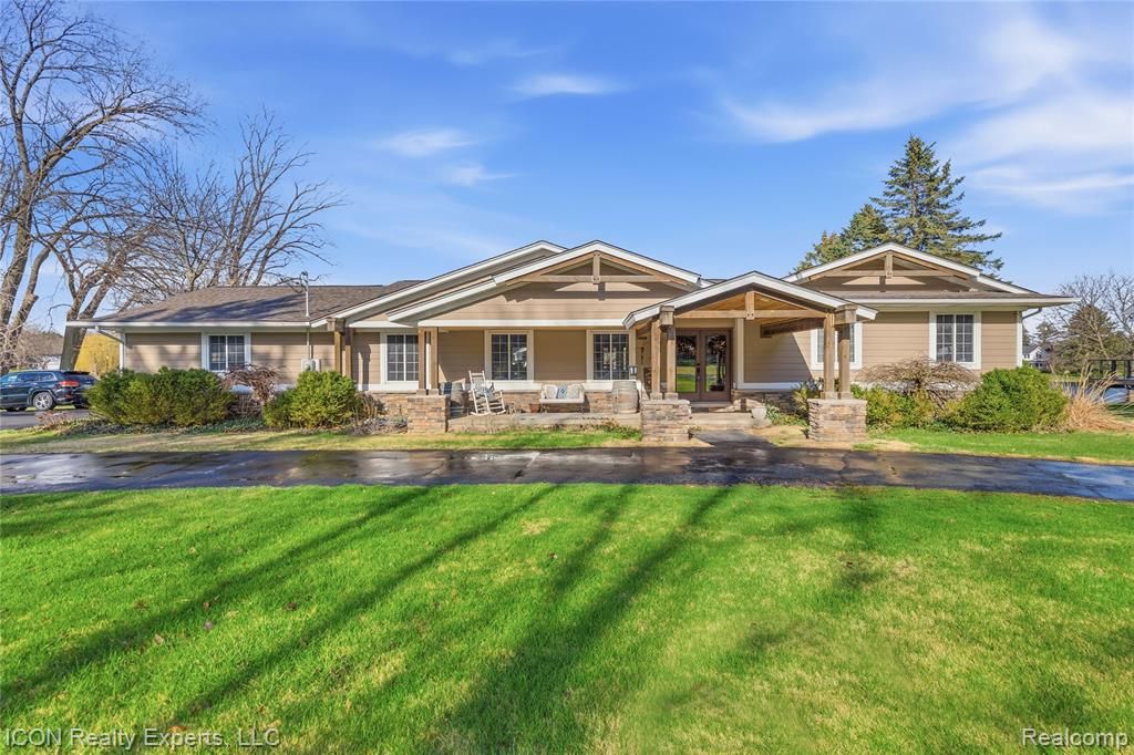 3860 E Commerce Road, Commerce Twp, MI 48382