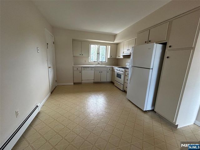 319 9th Street, Saddle Brook, NJ 07663
