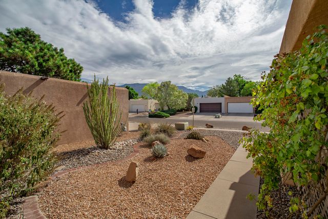 6321 Antares Road NE, Albuquerque, NM 87111