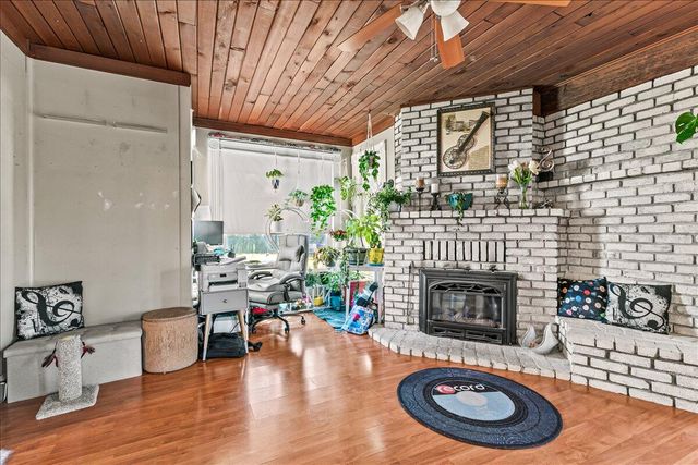 1984 Brookhurst Street, Medford, OR 97504