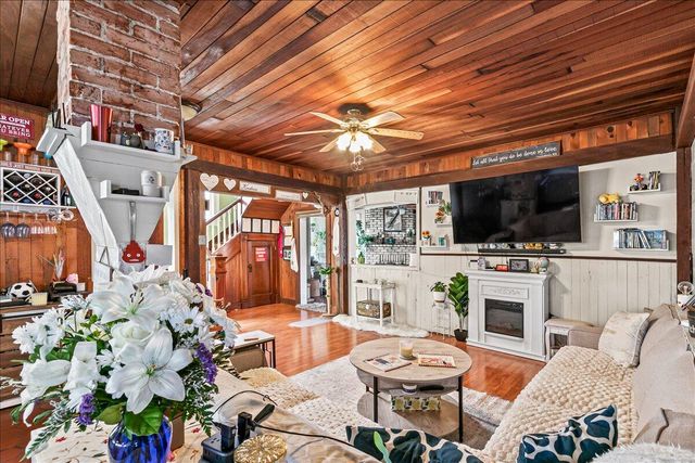 1984 Brookhurst Street, Medford, OR 97504