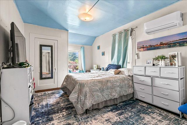 1984 Brookhurst Street, Medford, OR 97504