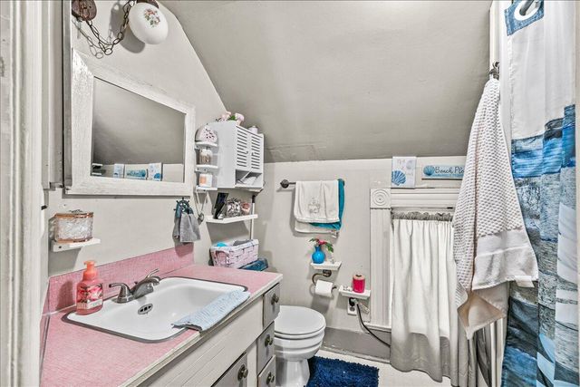 1984 Brookhurst Street, Medford, OR 97504