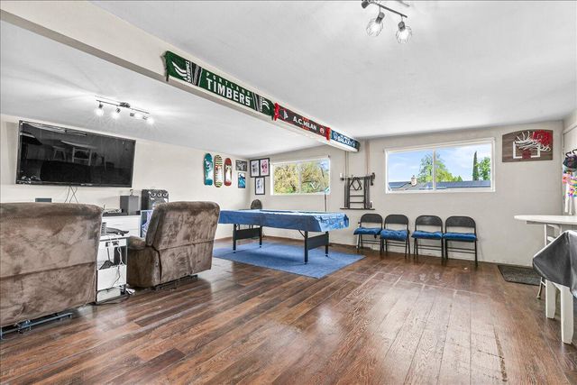 1984 Brookhurst Street, Medford, OR 97504