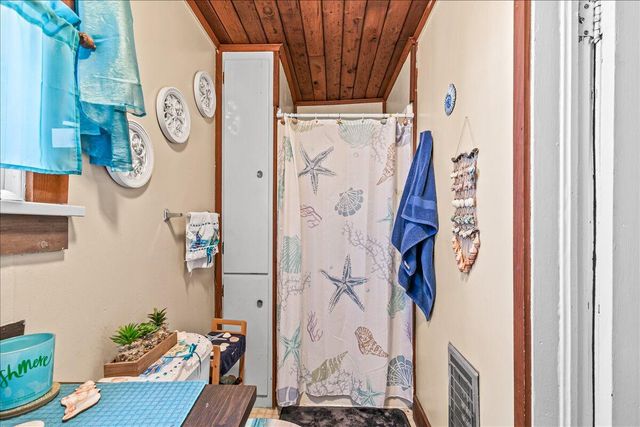 1984 Brookhurst Street, Medford, OR 97504