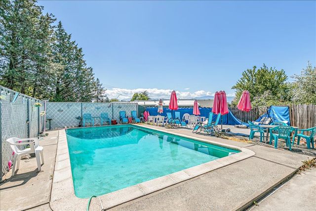 1984 Brookhurst Street, Medford, OR 97504