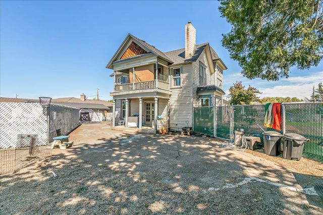 1984 Brookhurst Street, Medford, OR 97504