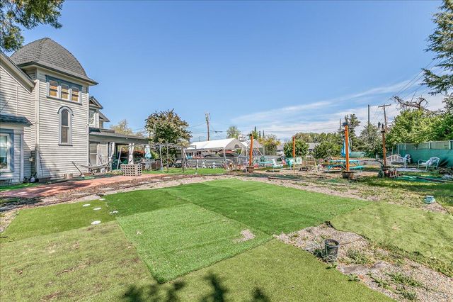 1984 Brookhurst Street, Medford, OR 97504