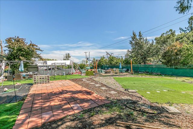 1984 Brookhurst Street, Medford, OR 97504