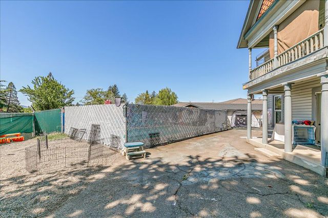 1984 Brookhurst Street, Medford, OR 97504