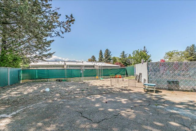 1984 Brookhurst Street, Medford, OR 97504