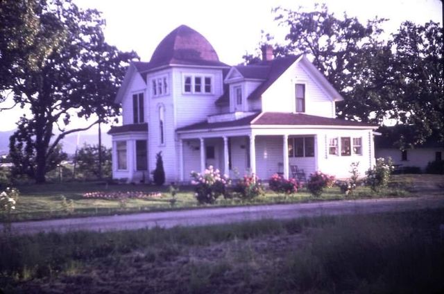 1984 Brookhurst Street, Medford, OR 97504