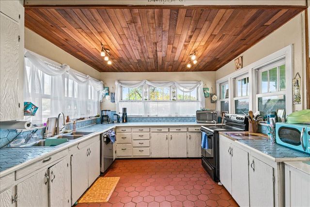 1984 Brookhurst Street, Medford, OR 97504