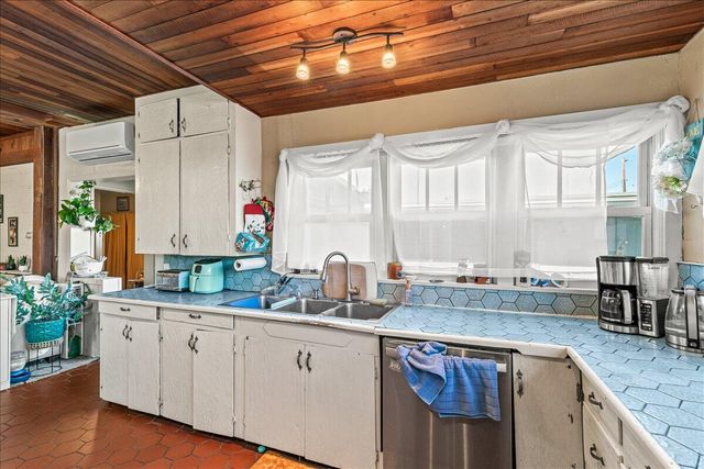 1984 Brookhurst Street, Medford, OR 97504