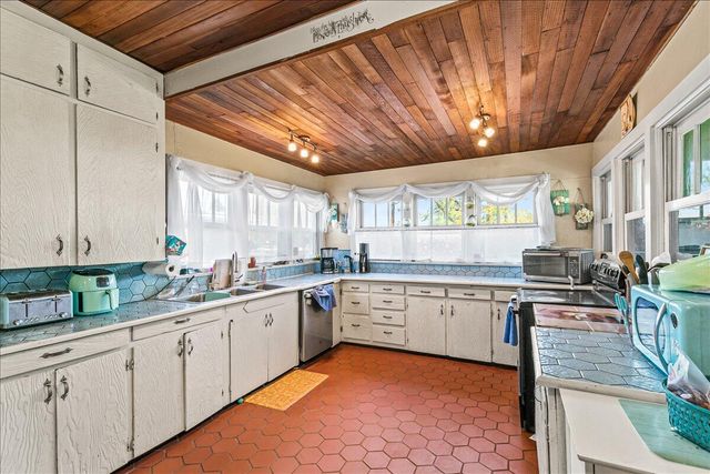 1984 Brookhurst Street, Medford, OR 97504