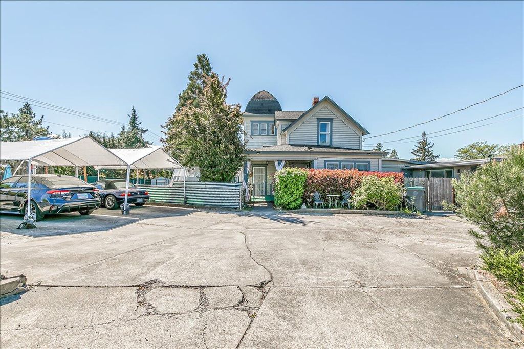 1984 Brookhurst Street, Medford, OR 97504