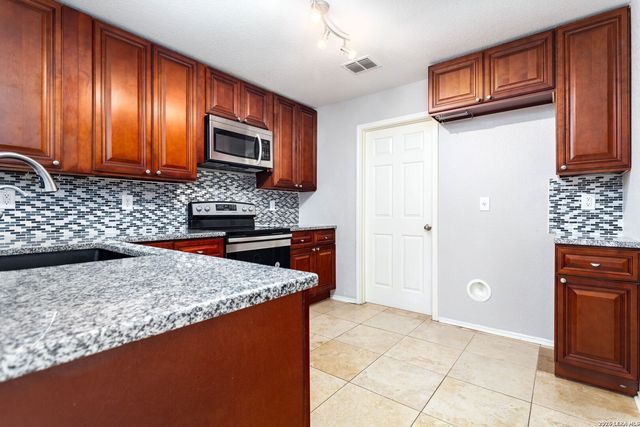 9359 Maple Silver, San Antonio, TX 78254