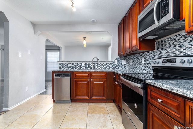 9359 Maple Silver, San Antonio, TX 78254