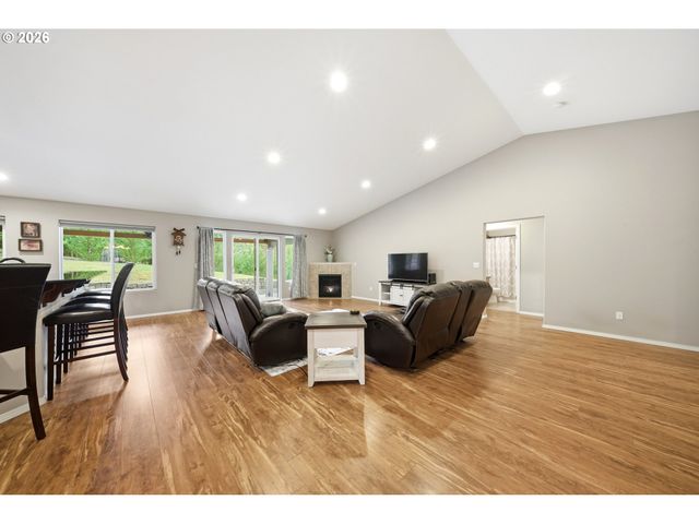 946 PAINE Rd, Castle Rock, WA 98611