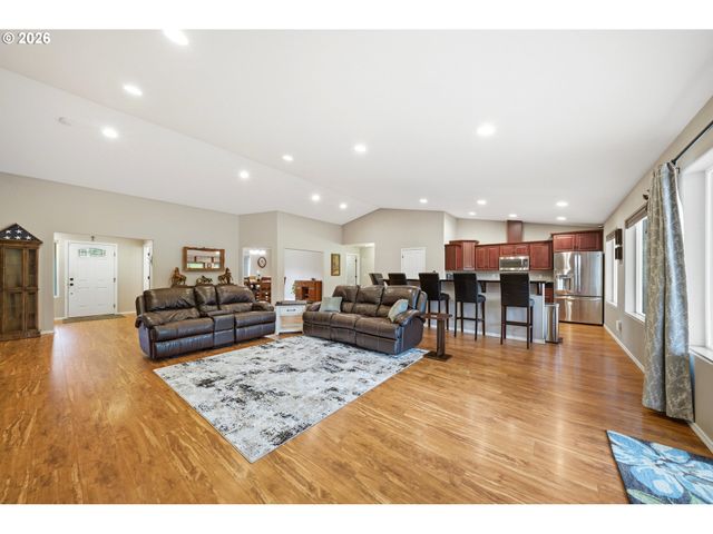 946 PAINE Rd, Castle Rock, WA 98611