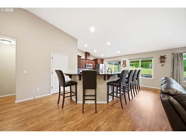 946 PAINE Rd, Castle Rock, WA 98611