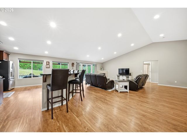 946 PAINE Rd, Castle Rock, WA 98611