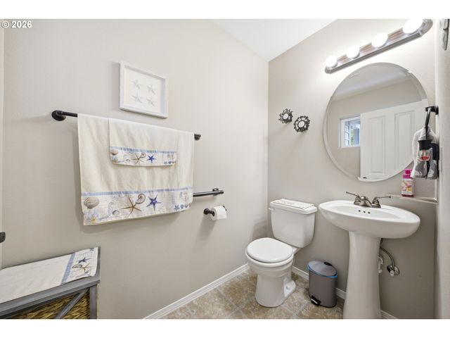 946 PAINE Rd, Castle Rock, WA 98611