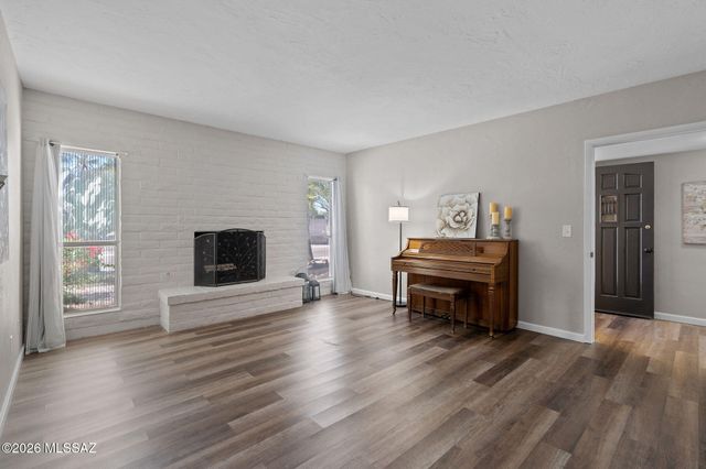 450 N Bedford Drive, Tucson, AZ 85710