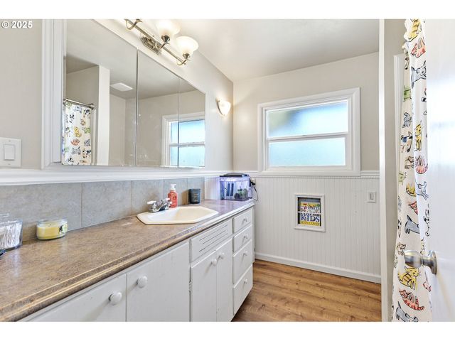 2114 CENTENNIAL Blvd, Springfield, OR 97477