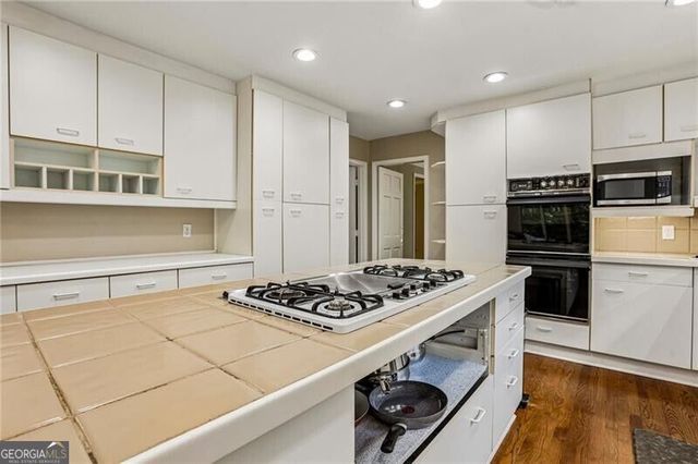 145 Old College Way, Sandy Springs, GA 30328