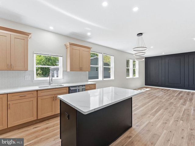 19 WALLACE AVE, Sewell, NJ 08080
