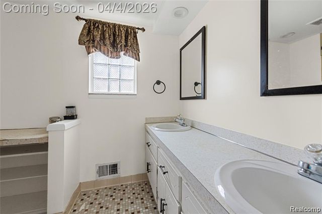 11447 Edwin Drive, Warren, MI 48093