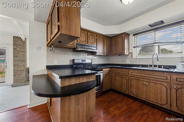 11447 Edwin Drive, Warren, MI 48093