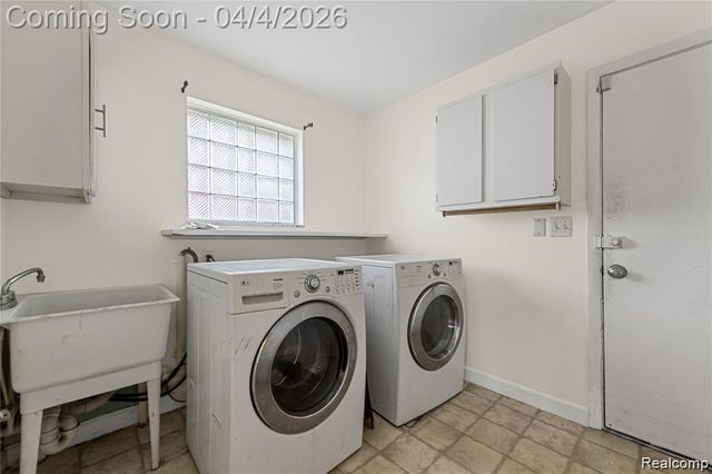 11447 Edwin Drive, Warren, MI 48093