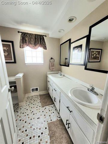 11447 Edwin Drive, Warren, MI 48093