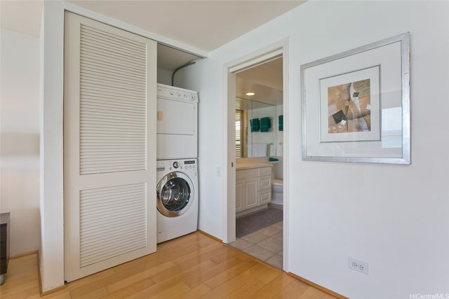 2895 Kalakaua Avenue 1202, Honolulu, HI 96815