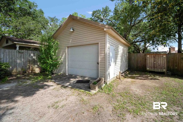 130 Thomas Drive, Saraland, AL 36571