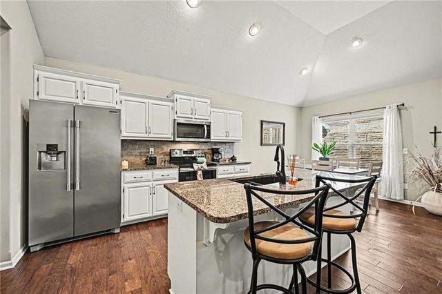 205 Ashmont Drive, Smithville, MO 64089