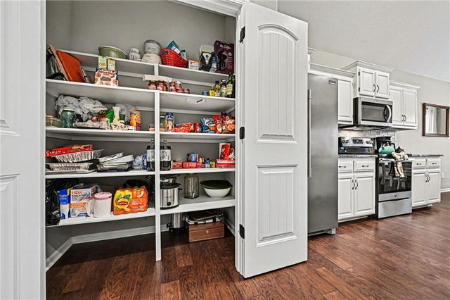 205 Ashmont Drive, Smithville, MO 64089