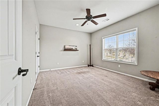 205 Ashmont Drive, Smithville, MO 64089