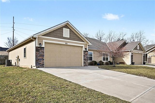 205 Ashmont Drive, Smithville, MO 64089