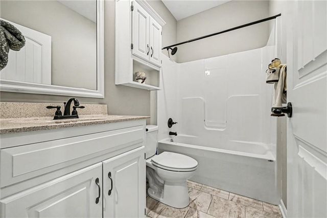 205 Ashmont Drive, Smithville, MO 64089