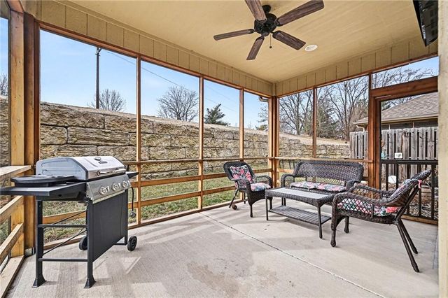 205 Ashmont Drive, Smithville, MO 64089