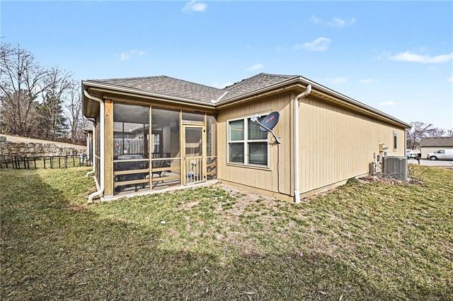 205 Ashmont Drive, Smithville, MO 64089