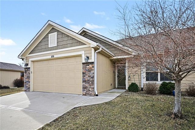 205 Ashmont Drive, Smithville, MO 64089