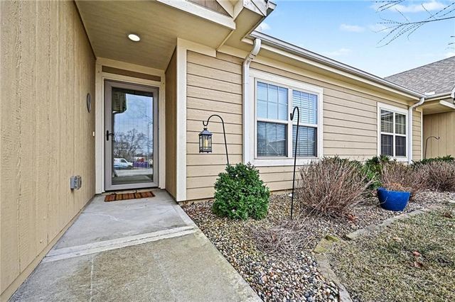 205 Ashmont Drive, Smithville, MO 64089