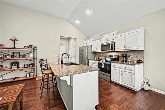 205 Ashmont Drive, Smithville, MO 64089