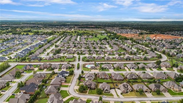 6104 Laurel Hill Lane, Rogers, AR 72758