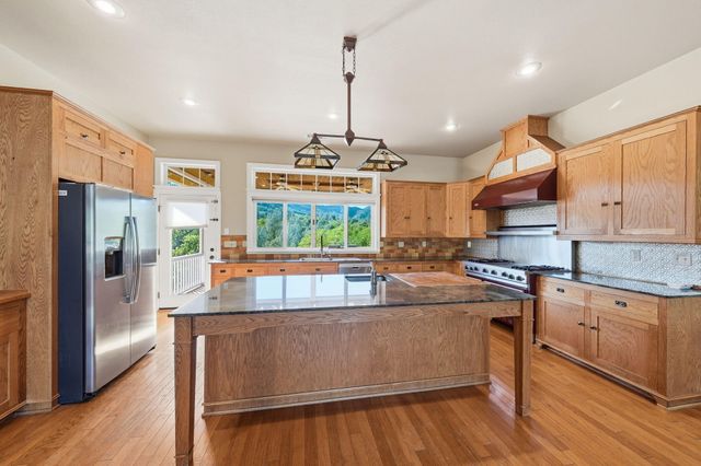 15725 Horseless Carriage Drive, Redding, CA 96001